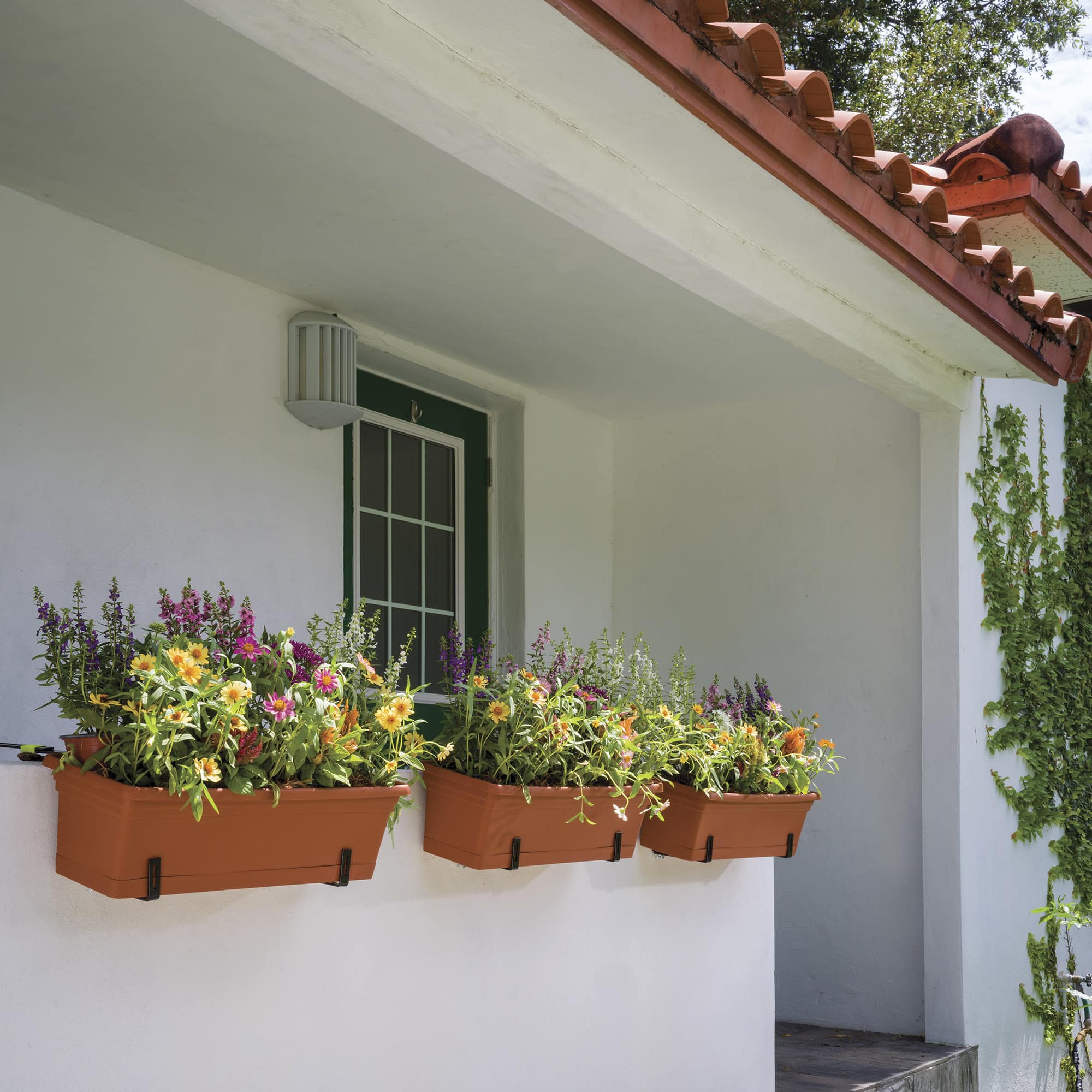 Emma Rectangular Planter with Brackets